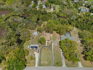 Stunning Waterfront Retreat On Over Half An Acre With Direct - photo 4