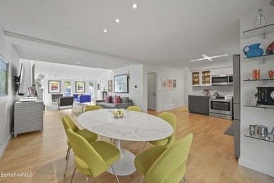 Birchwood Village townhouse! A must-see unit-extensively - photo 16