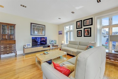 Rebuilt in 2004, this stunning residence sits on an oversized 7 - photo 16