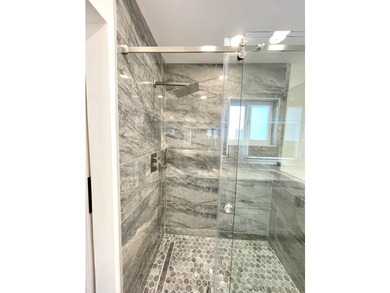 Completely renovated 4-bedroom, 2-bath home with a stunning - photo 16