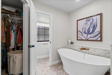 Welcome to this beautifully remodeled modern European home - photo 17