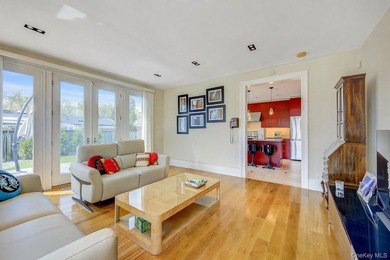 Rebuilt in 2004, this stunning residence sits on an oversized 7 - photo 17