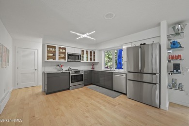 Birchwood Village townhouse! A must-see unit-extensively - photo 18
