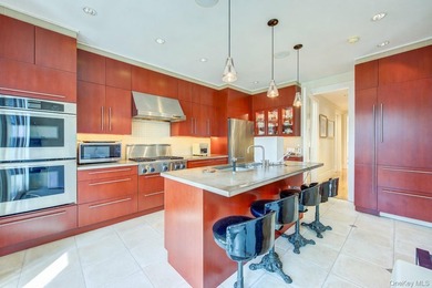 Rebuilt in 2004, this stunning residence sits on an oversized 7 - photo 19