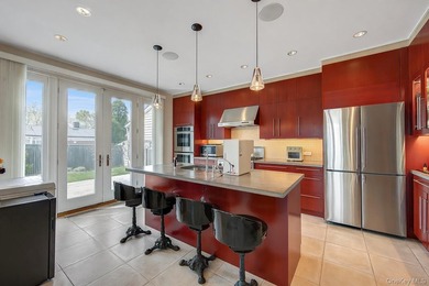 Rebuilt in 2004, this stunning residence sits on an oversized 7 - photo 20