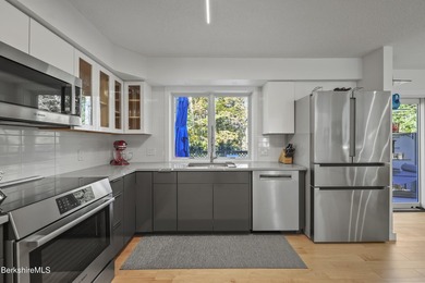 Birchwood Village townhouse! A must-see unit-extensively - photo 22