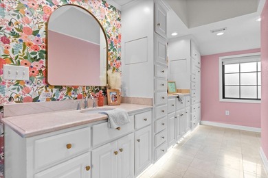 Welcome to this beautifully remodeled modern European home - photo 22