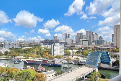 Bright and spacious fully furnished corner unit featuring 2 - photo 22