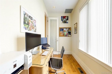 Rebuilt in 2004, this stunning residence sits on an oversized 7 - photo 24