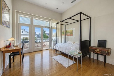 Rebuilt in 2004, this stunning residence sits on an oversized 7 - photo 27