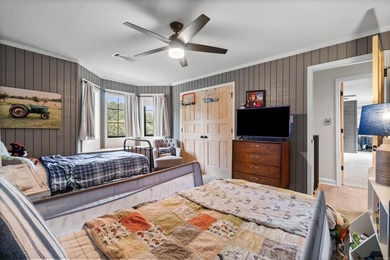 Welcome to this beautifully remodeled modern European home - photo 28