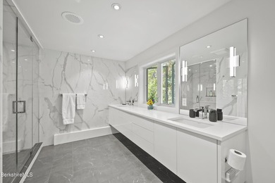 Birchwood Village townhouse! A must-see unit-extensively - photo 32