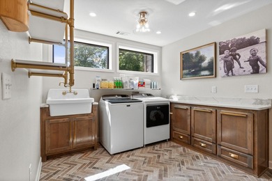 Welcome to this beautifully remodeled modern European home - photo 32