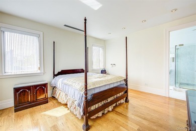 Rebuilt in 2004, this stunning residence sits on an oversized 7 - photo 32