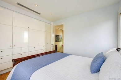 Rebuilt in 2004, this stunning residence sits on an oversized 7 - photo 36