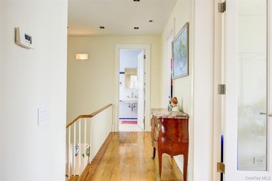 Rebuilt in 2004, this stunning residence sits on an oversized 7 - photo 37
