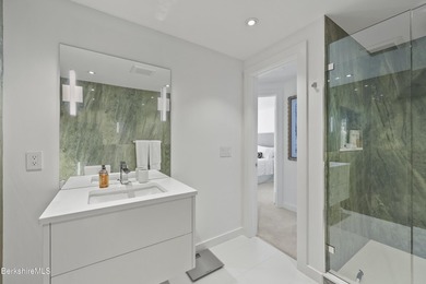 Birchwood Village townhouse! A must-see unit-extensively - photo 38