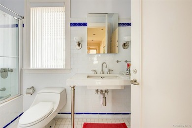 Rebuilt in 2004, this stunning residence sits on an oversized 7 - photo 39