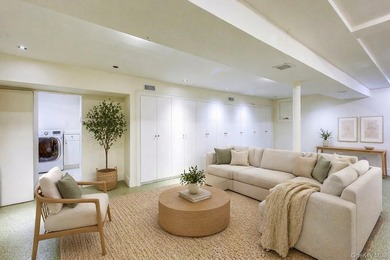 Rebuilt in 2004, this stunning residence sits on an oversized 7 - photo 44