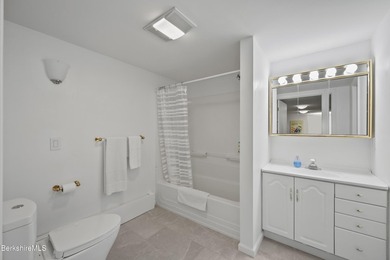 Birchwood Village townhouse! A must-see unit-extensively - photo 47
