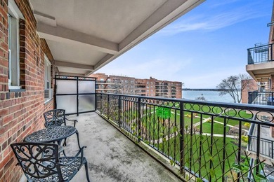 Welcome to Cryder Point. This sun-filled 1-bedroom, 1-bath co-op - photo 1