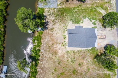 Welcome to 405 Salt Grass Lane, a stunning waterfront retreat in - photo 6