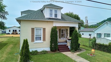 Spacious 2-story home in a convenient Dunbar location! This home - photo 1
