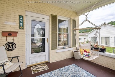 Spacious 2-story home in a convenient Dunbar location! This home - photo 2