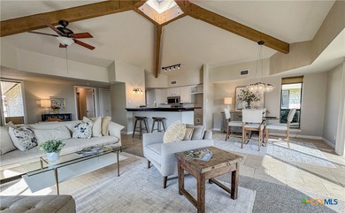 Gorgeous 2 bedroom 2 bath HORSESHOE BAY TOWNHOME - has been - photo 4