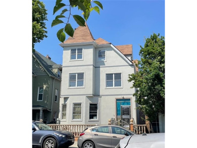 Newly renovated detached 2 family house in Bay Ridge. Building - photo 2