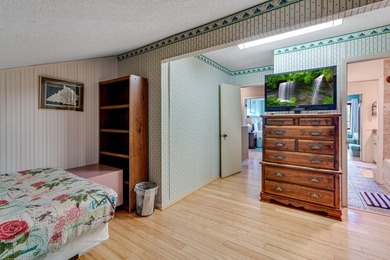 This beautiful 2 bedroom PLUS loft, making the condo live like a - photo 15