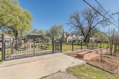 Lake Townhome/Townhouse For Sale in Fort Worth, Texas