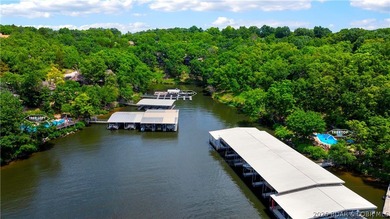 Enjoy treehouse-style living with true lakefront views and all - photo 11