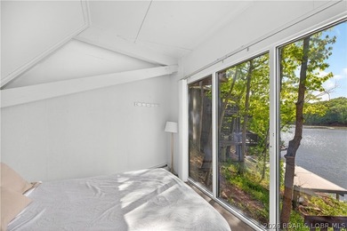 Enjoy treehouse-style living with true lakefront views and all - photo 19