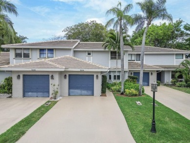 Lake Townhome/Townhouse For Sale in Deerfield Beach, Florida