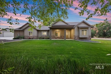 This stunning home in the gated community Kanaka Rapids blends - photo 1