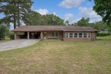 COMPLETELY RENOVATED & MOVE-IN READY! This stunning 3 bedroom, 2 - photo 2
