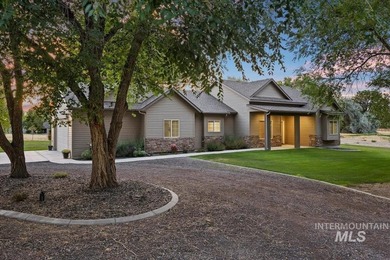 This stunning home in the gated community Kanaka Rapids blends - photo 3