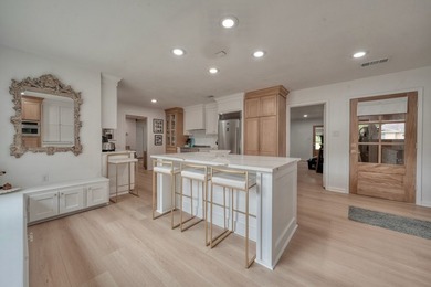COMPLETELY RENOVATED & MOVE-IN READY! This stunning 3 bedroom, 2 - photo 3