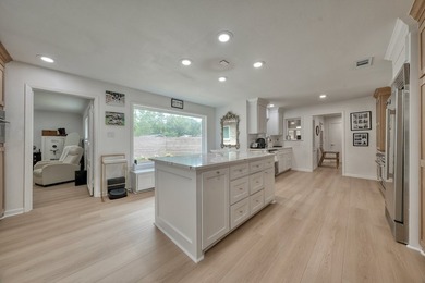 COMPLETELY RENOVATED & MOVE-IN READY! This stunning 3 bedroom, 2 - photo 4