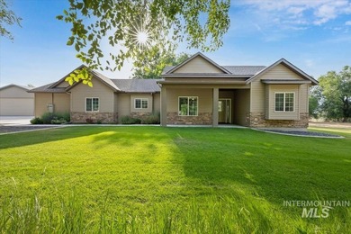 This stunning home in the gated community Kanaka Rapids blends - photo 5