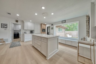 COMPLETELY RENOVATED & MOVE-IN READY! This stunning 3 bedroom, 2 - photo 5