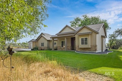 This stunning home in the gated community Kanaka Rapids blends - photo 6