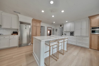 COMPLETELY RENOVATED & MOVE-IN READY! This stunning 3 bedroom, 2 - photo 6