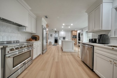 COMPLETELY RENOVATED & MOVE-IN READY! This stunning 3 bedroom, 2 - photo 7