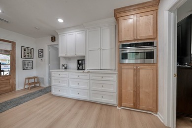 COMPLETELY RENOVATED & MOVE-IN READY! This stunning 3 bedroom, 2 - photo 8