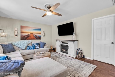 Welcome to this spacious 2 story colonial in Shelter Cove. This - photo 15