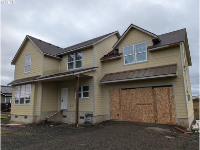 Lake Townhome/Townhouse For Sale in Junctioncity, Oregon