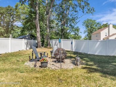 Welcome to this spacious 2 story colonial in Shelter Cove. This - photo 32