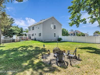 Welcome to this spacious 2 story colonial in Shelter Cove. This - photo 33